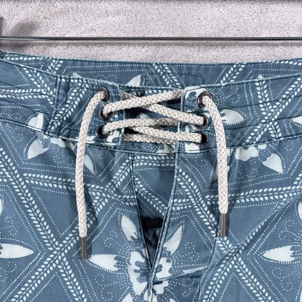 Faherty Classic Board Shorts Mens Size 34 Blue Floral Geometric Swim Trunks
